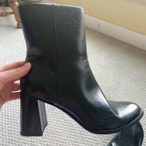 A new day size 10 green heeled booties